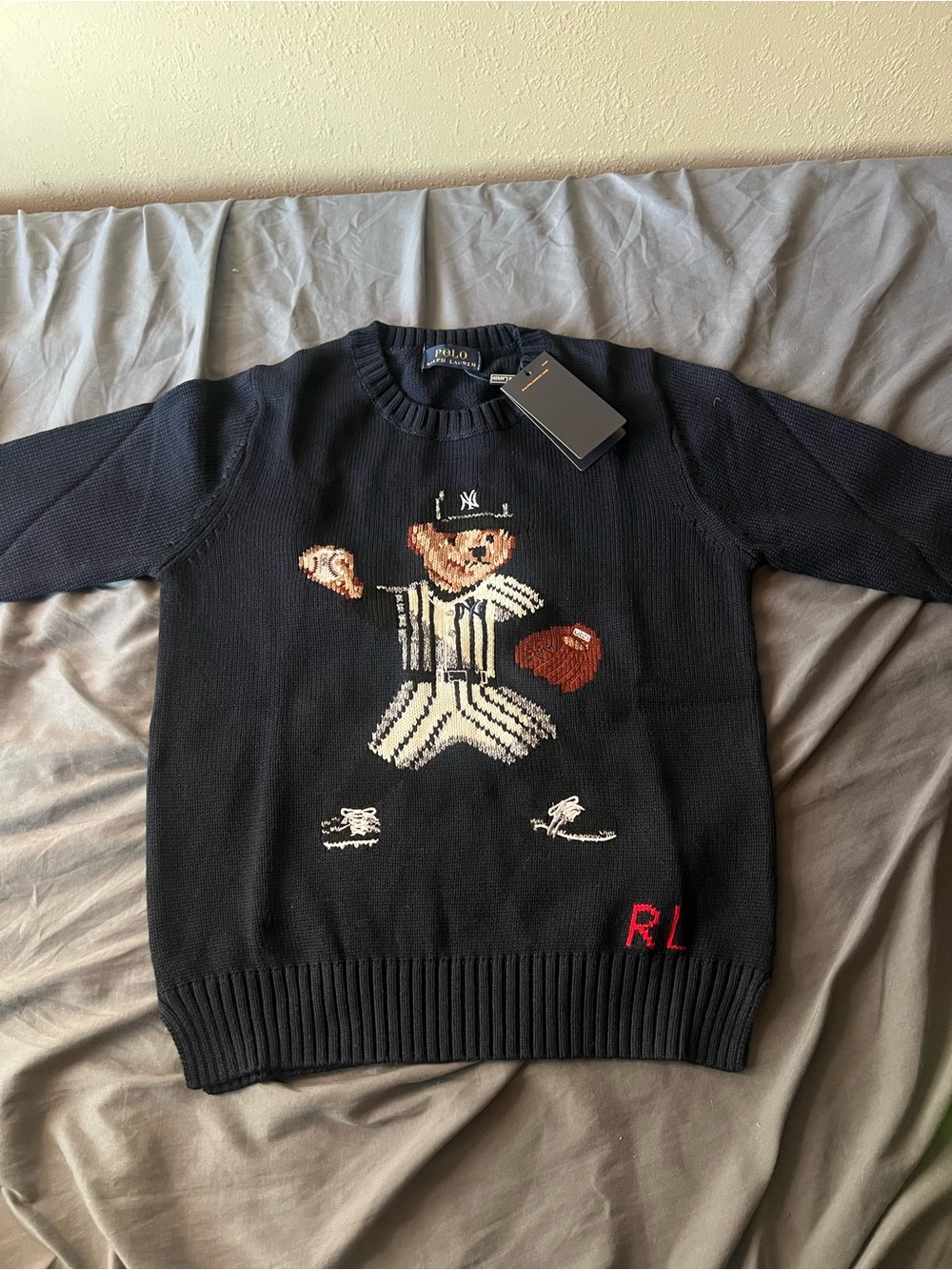 Women's Polo Ralph Lauren
New York
Yankees navy sweater
